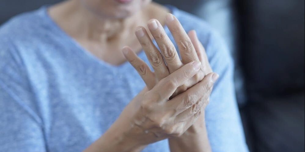 Osteoarthritis is characterized by muscle spasms, mild swelling and pain in the finger joints.