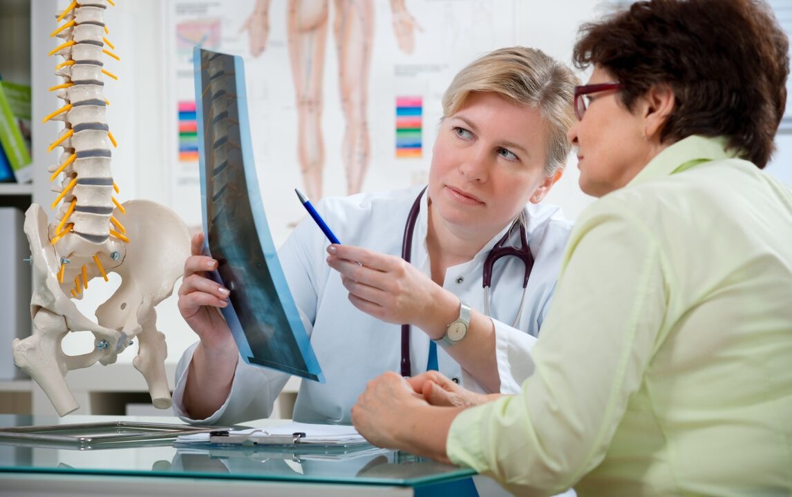 Doctors give advice for cervical spondylosis